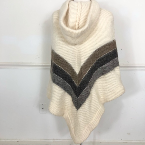 Vintage WOOL cream hooded Cape made in ICELAND - Picture 5 of 11